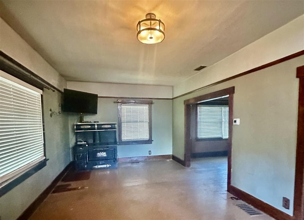 1009 Coburn Ave — photo 4 of 25