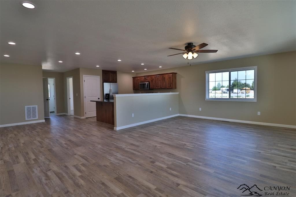 1193 Van Pl — photo 3 of 23