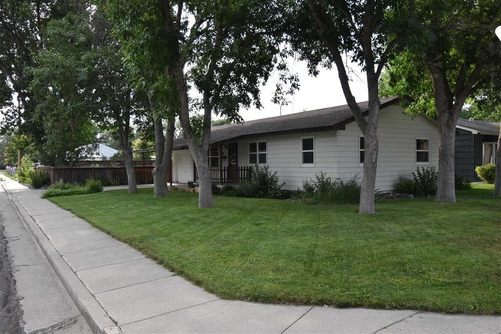 650 Avenue K photo 1