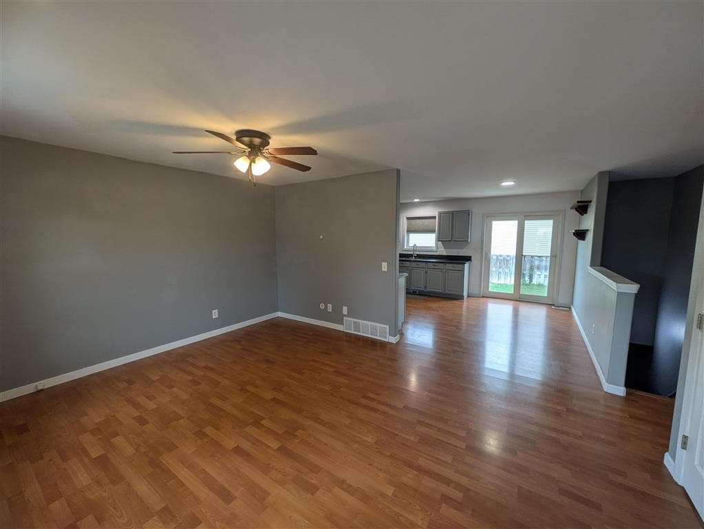 691 Oakwood Dr — photo 4 of 25
