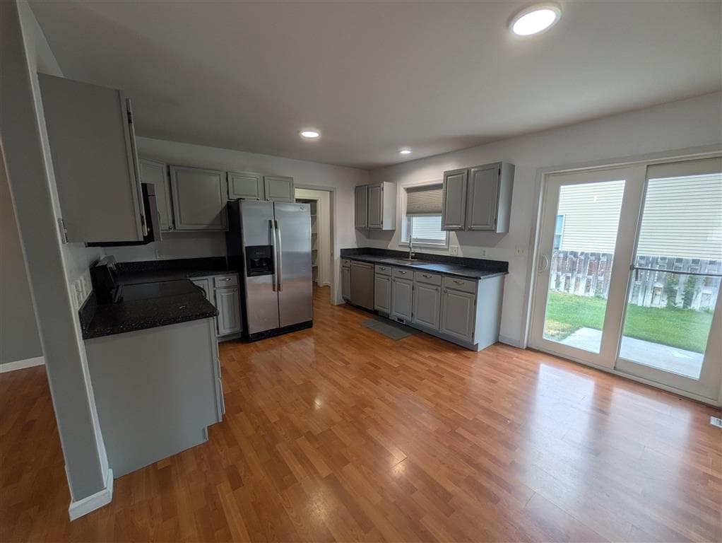 691 Oakwood Dr — photo 5 of 25