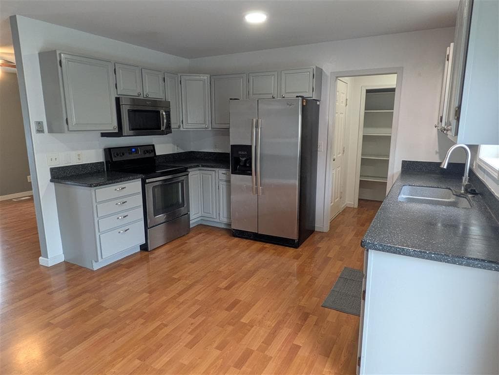 691 Oakwood Dr — photo 6 of 25