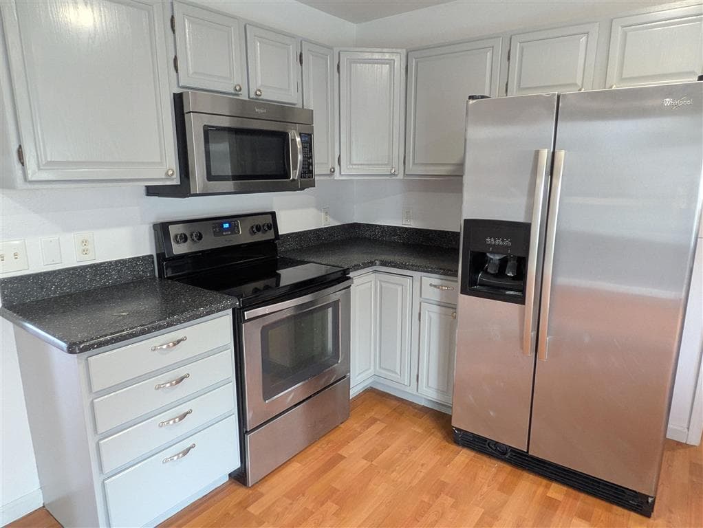 691 Oakwood Dr — photo 8 of 25