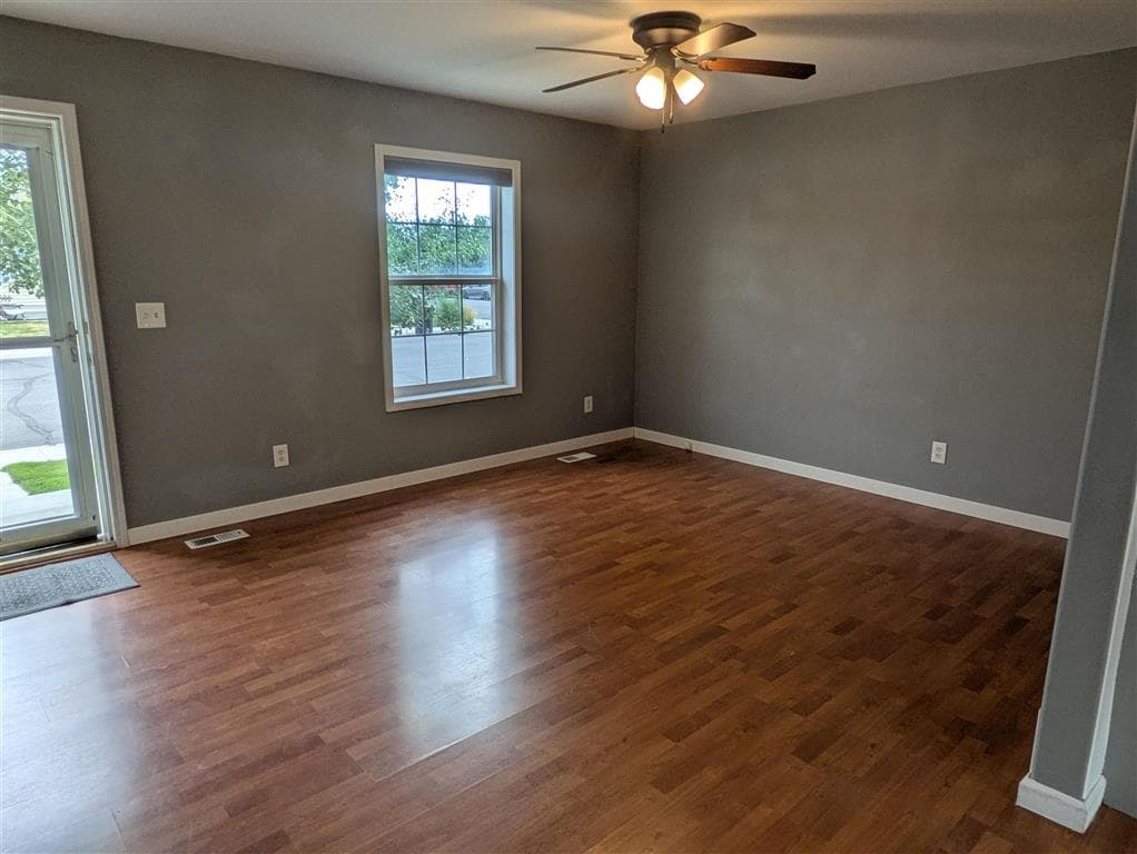 691 Oakwood Dr — photo 9 of 25
