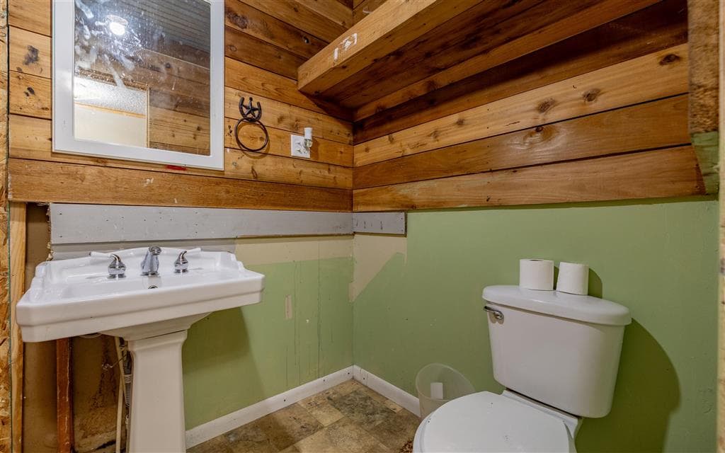 205 Oregon Ave — photo 11 of 25