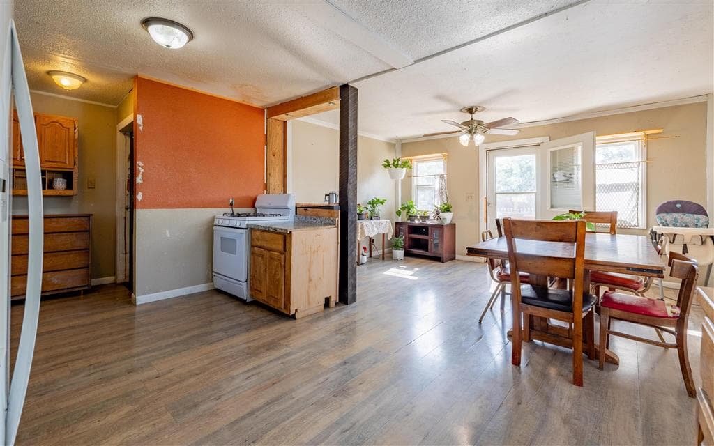 205 Oregon Ave — photo 13 of 25