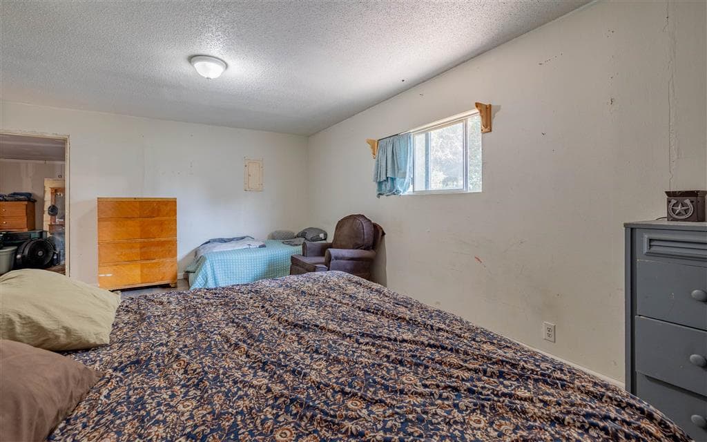 205 Oregon Ave — photo 3 of 25