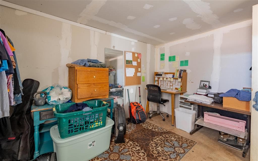 205 Oregon Ave — photo 4 of 25