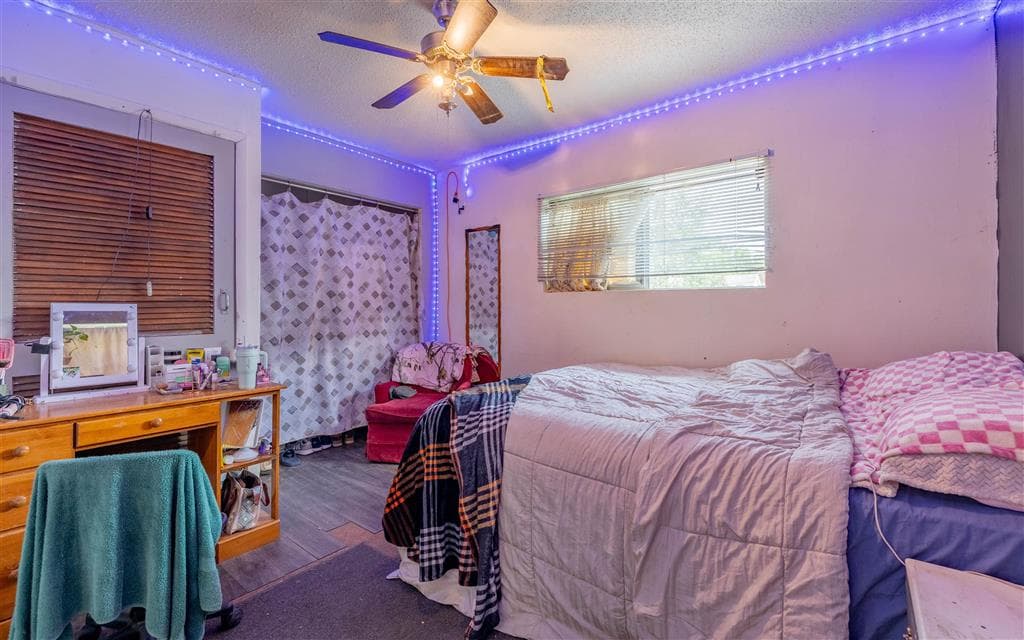 205 Oregon Ave — photo 7 of 25