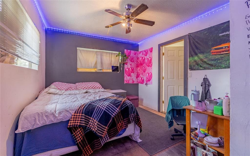 205 Oregon Ave — photo 8 of 25