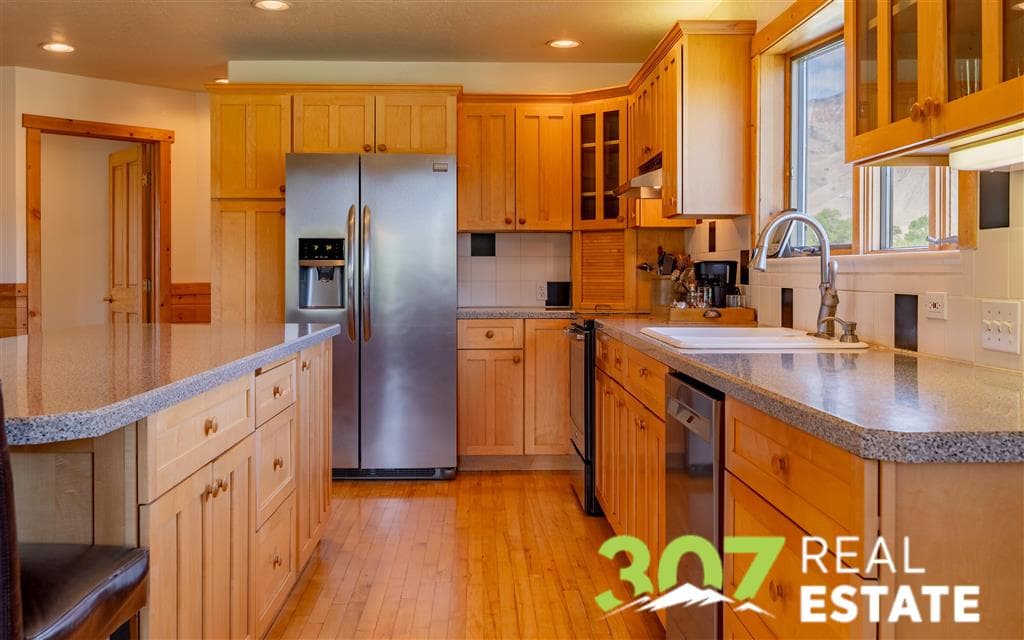 47 Whitney Dr — photo 13 of 25