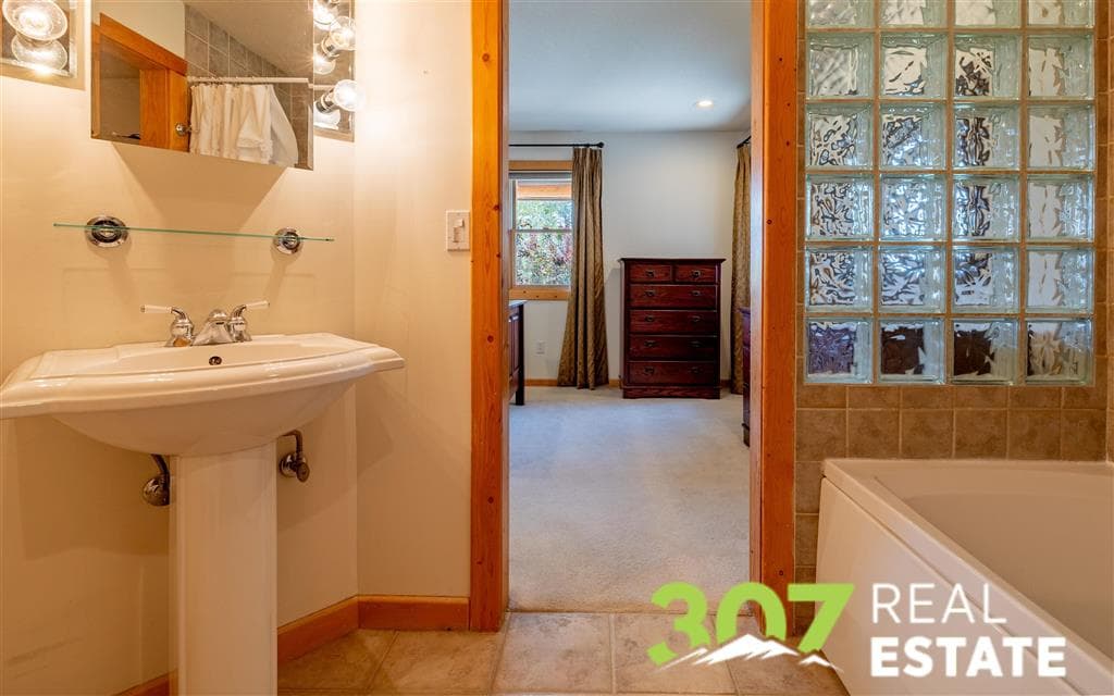 47 Whitney Dr — photo 23 of 25