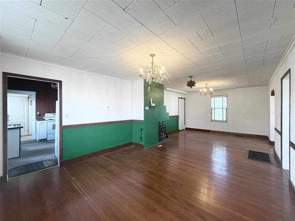 326 Oregon Ave — photo 7 of 8