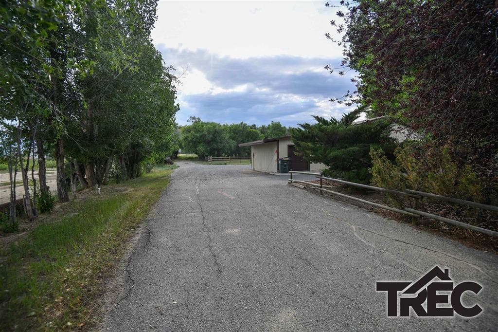 1040 Road 1 — photo 5 of 25