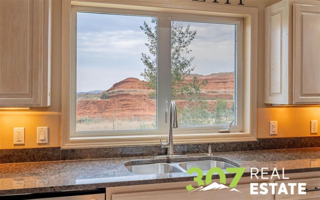 220 S Chugwater Dr — photo 14 of 25
