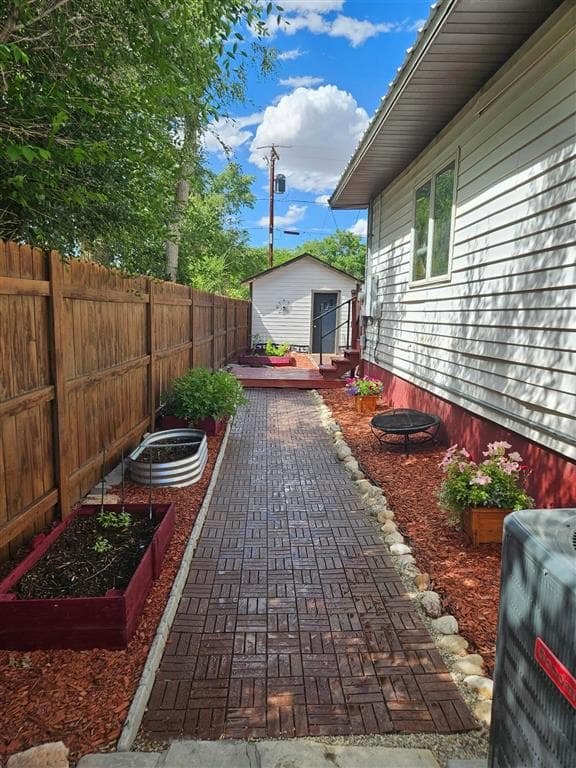 236 1st Ave S — photo 3 of 25