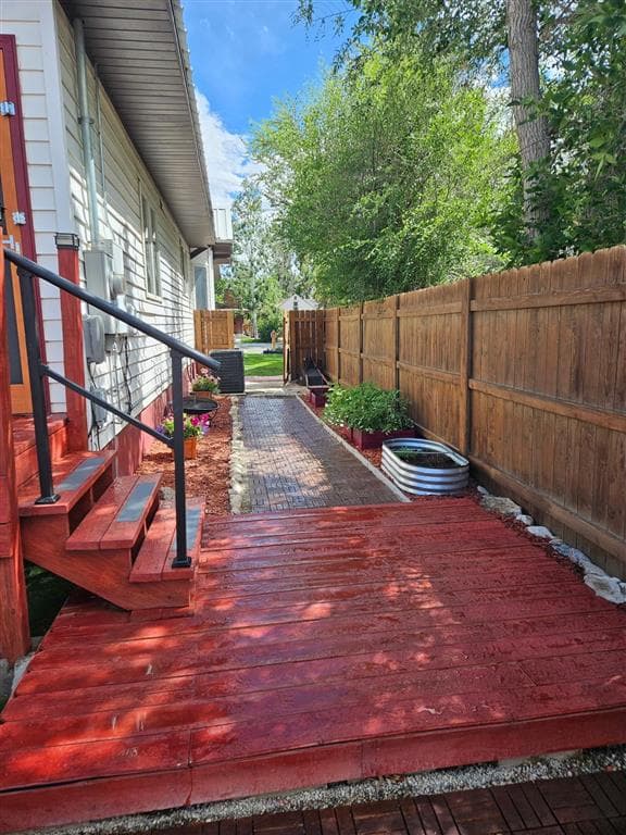 236 1st Ave S — photo 4 of 25