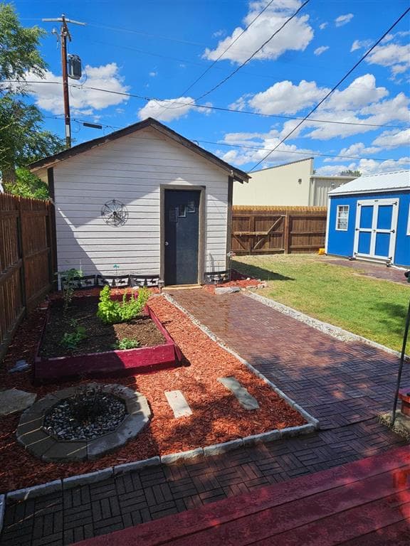 236 1st Ave S — photo 5 of 25