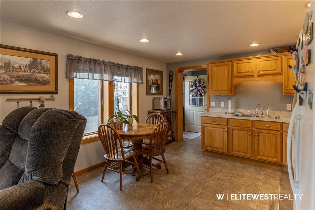 314 Ash St — photo 5 of 25