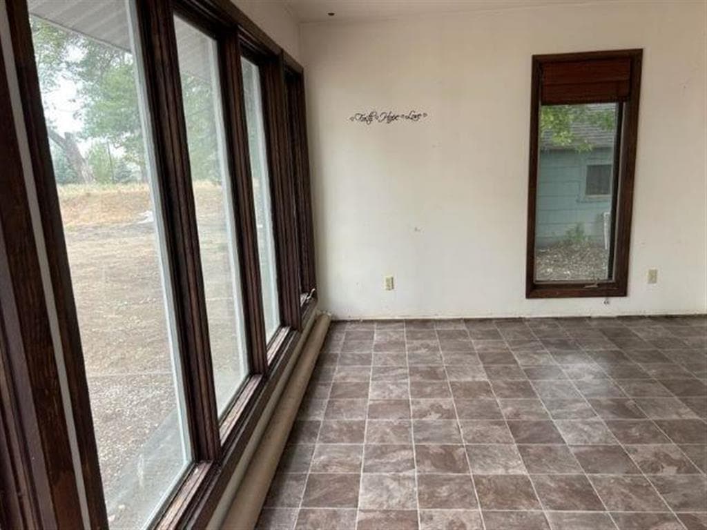 2643 Horseshoe Ln — photo 10 of 25