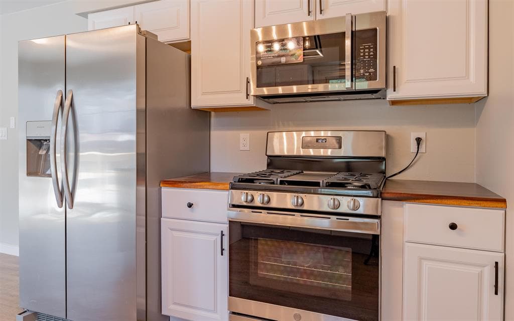 912 E Madison St — photo 11 of 25