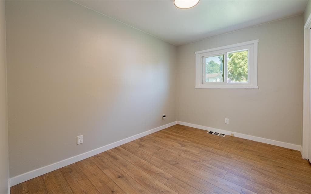 912 E Madison St — photo 12 of 25