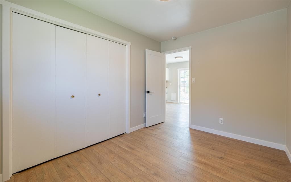 912 E Madison St — photo 13 of 25