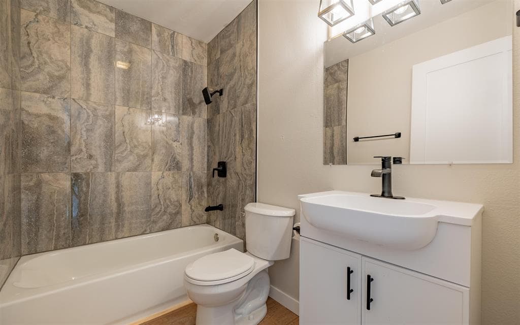 912 E Madison St — photo 14 of 25