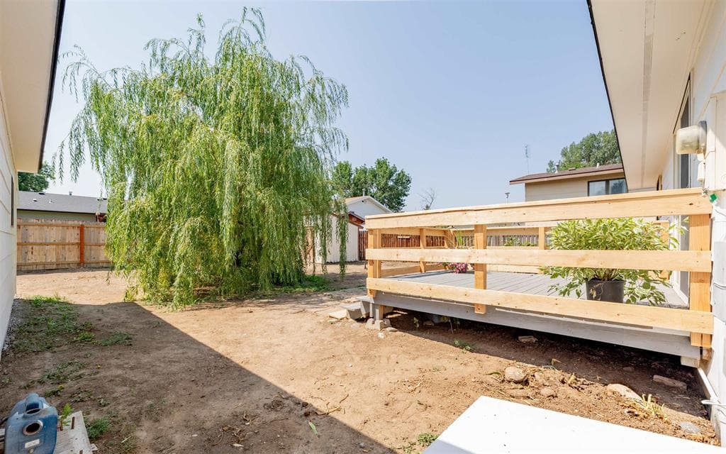 912 E Madison St — photo 20 of 25