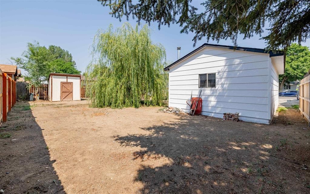 912 E Madison St — photo 25 of 25