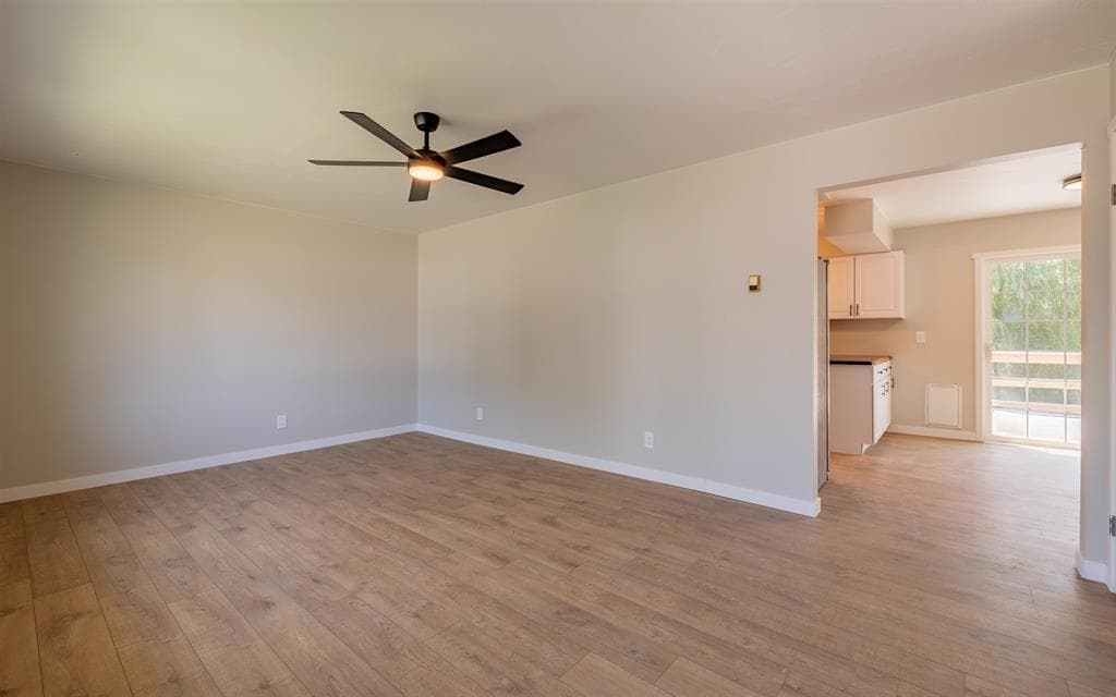 912 E Madison St — photo 4 of 25
