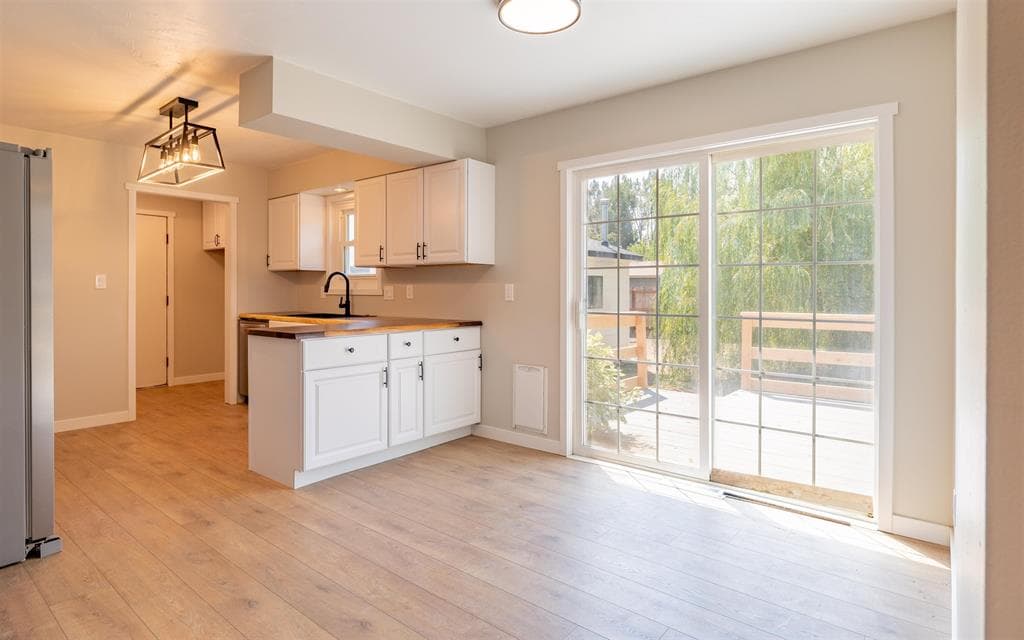 912 E Madison St — photo 6 of 25