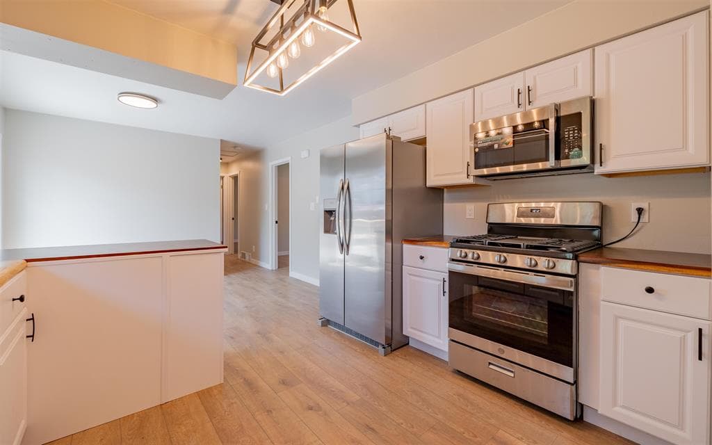 912 E Madison St — photo 10 of 25