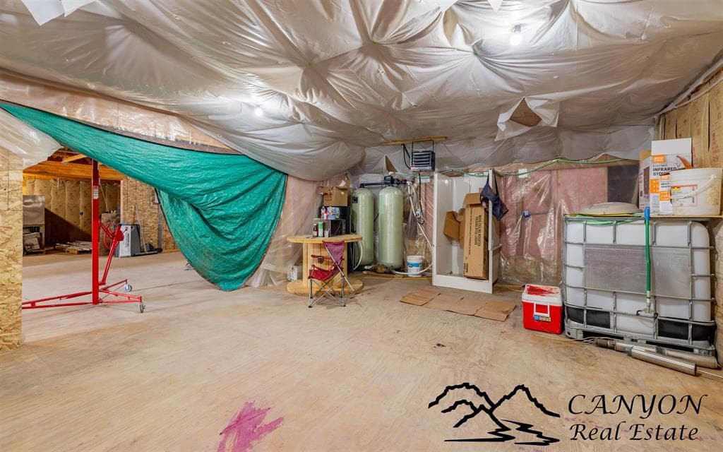 286 S Douglas St — photo 13 of 25