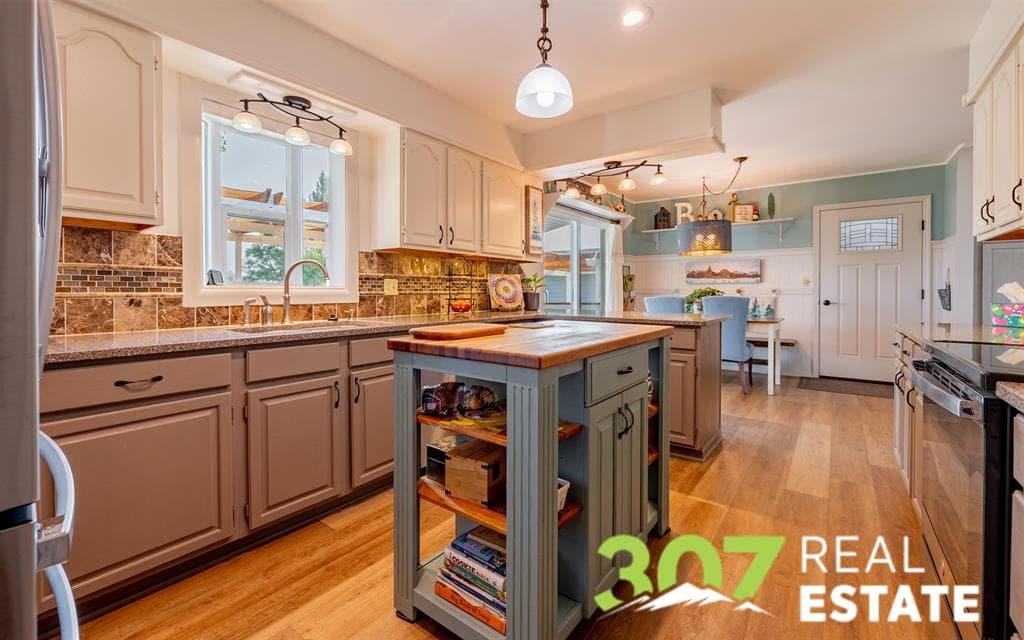 853 Riverside Ave — photo 12 of 25