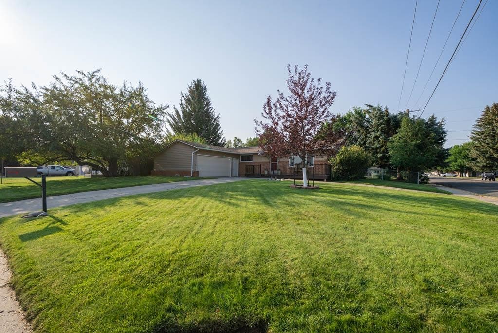 1302 Stampede Ave — photo 3 of 25
