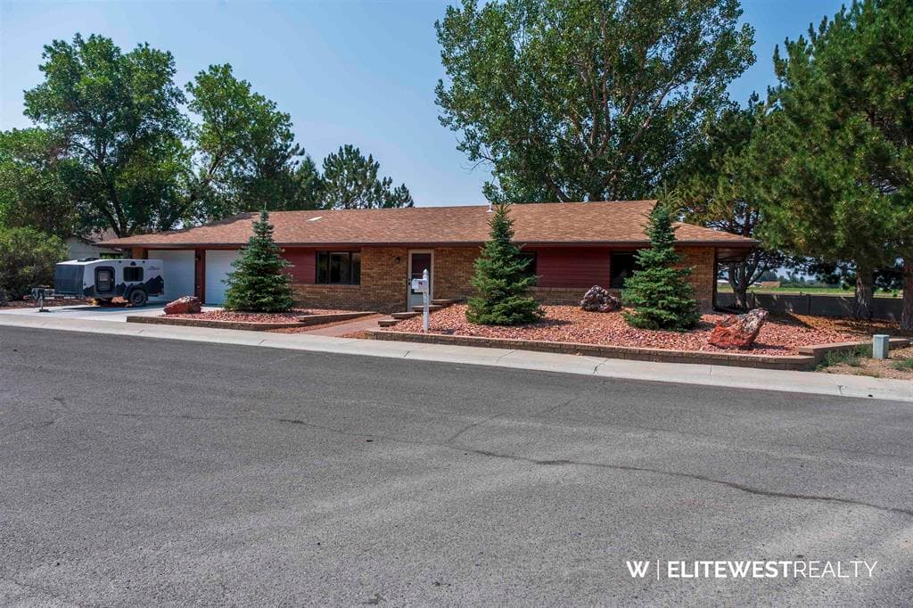1100 Crandall Dr — photo 2 of 25