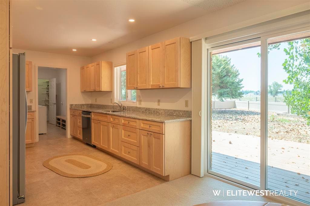 1100 Crandall Dr — photo 8 of 25