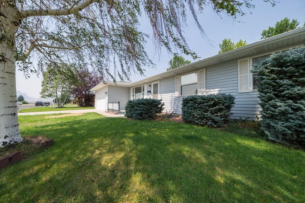 925 River View Dr — photo 3 of 25