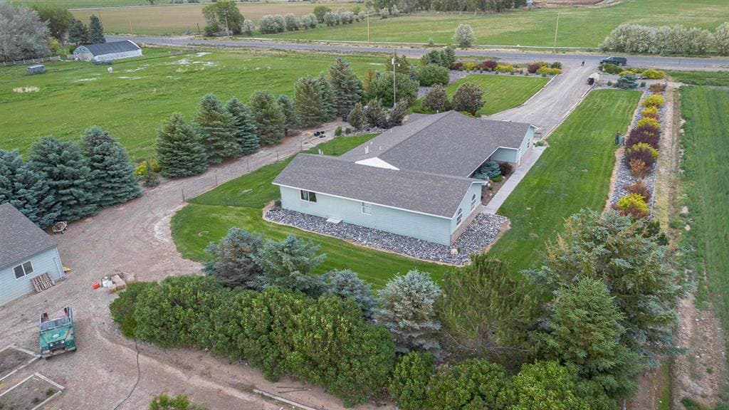 2270 N Hwy 30 — photo 2 of 16