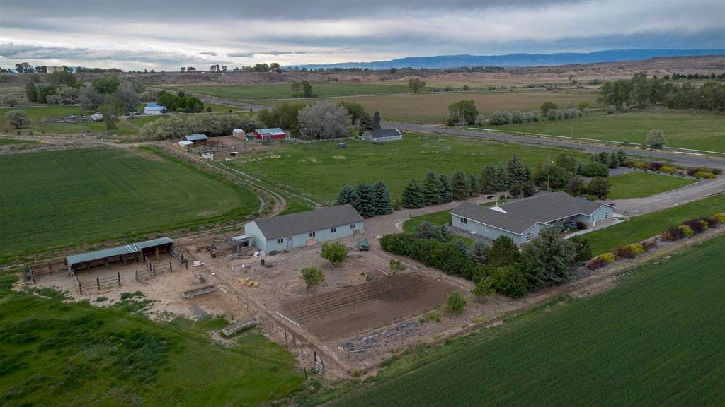 2270 N Hwy 30 — photo 3 of 16