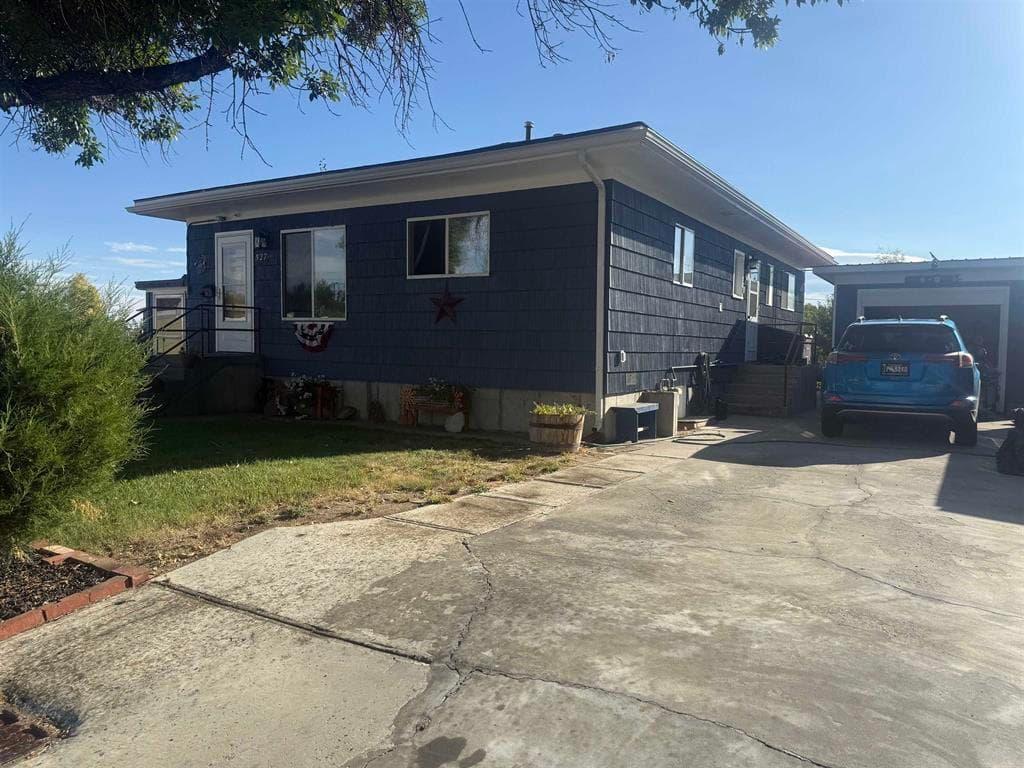 527 Shoshone Ave — photo 3 of 25
