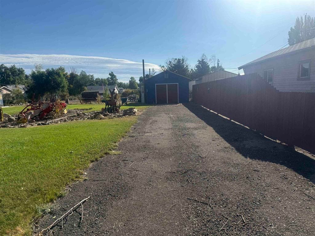 527 Shoshone Ave — photo 5 of 25