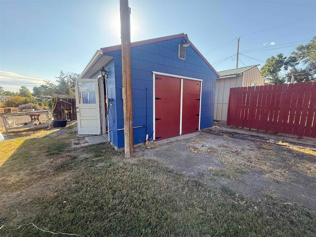 527 Shoshone Ave — photo 7 of 25