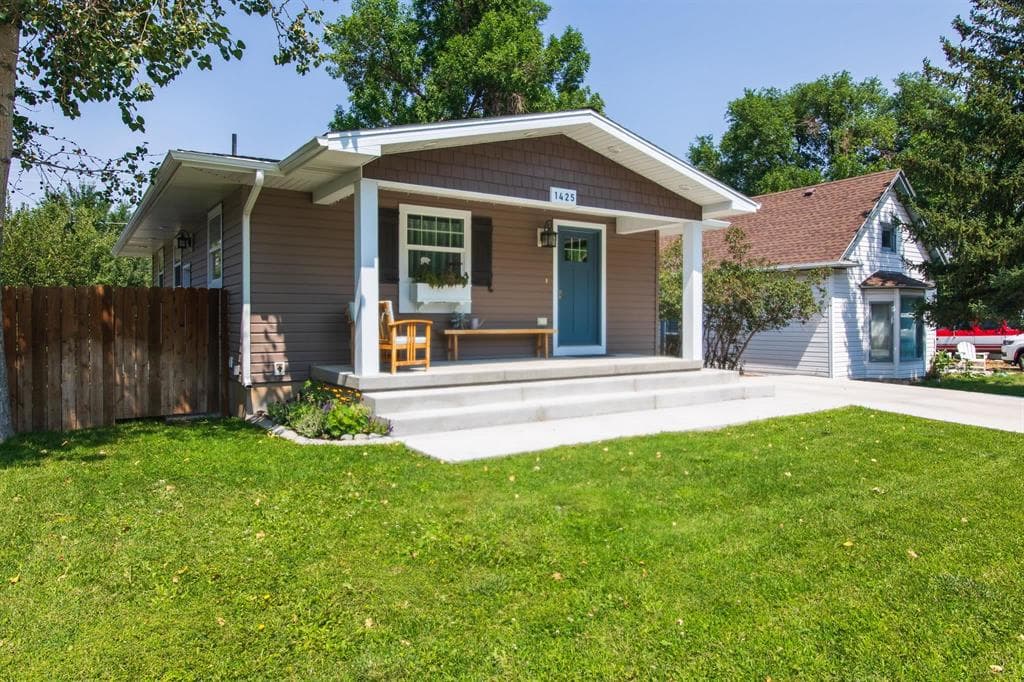 1425 Alger Ave photo 1