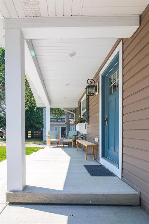 1425 Alger Ave — photo 2 of 25