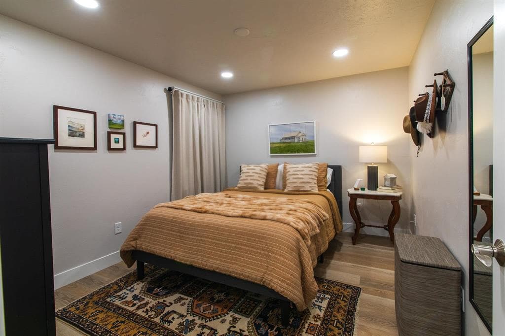 1425 Alger Ave — photo 13 of 25
