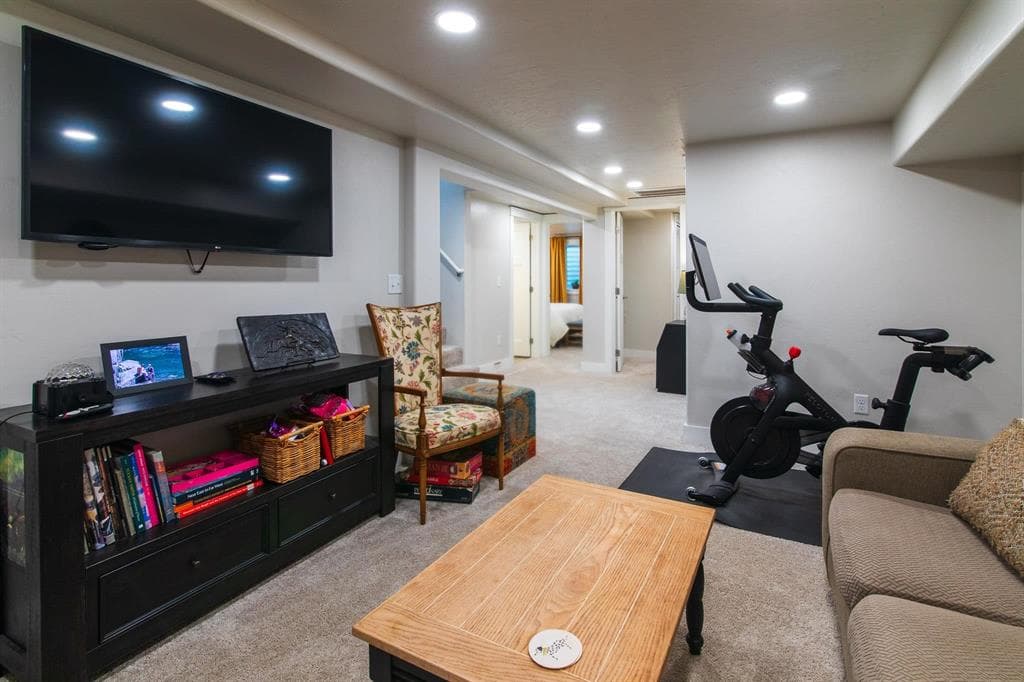 1425 Alger Ave — photo 16 of 25