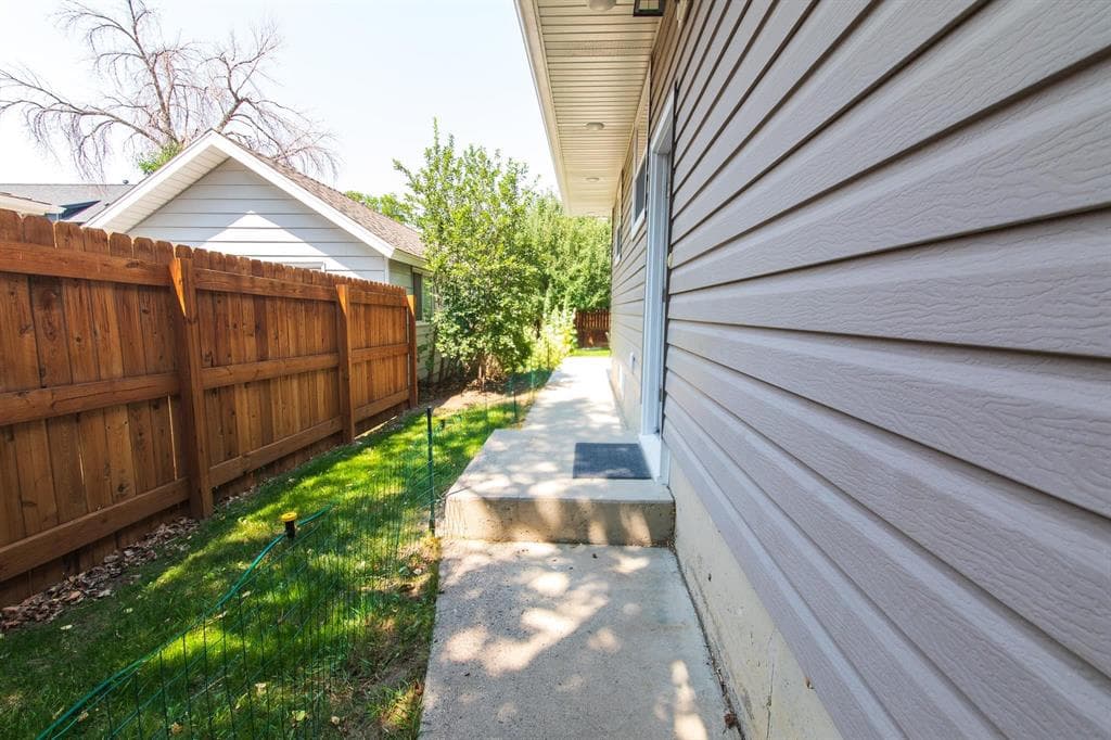 1425 Alger Ave — photo 22 of 25