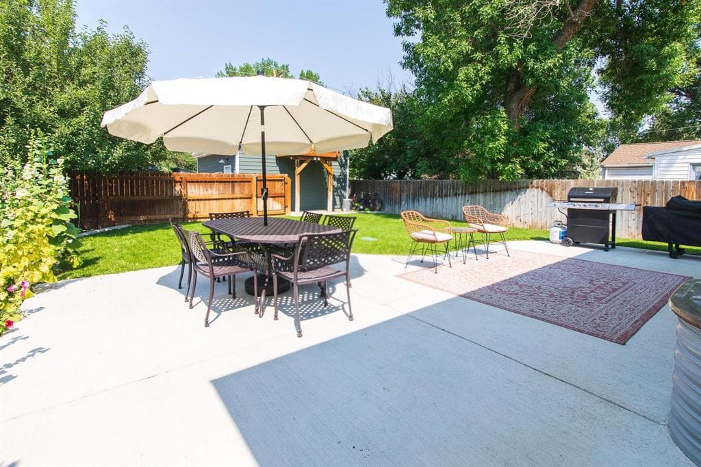 1425 Alger Ave — photo 23 of 25